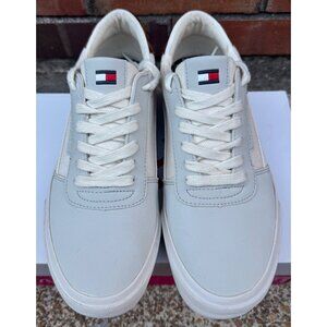 Tommy Hilfiger Mens TWEZAN 10 M White Canvas Sneakers Lepeord Print Accent